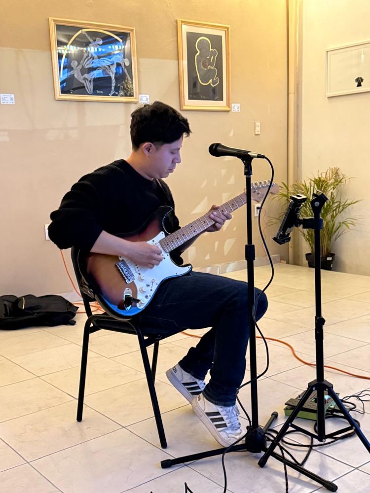 Música en vivo en un evento del instituto